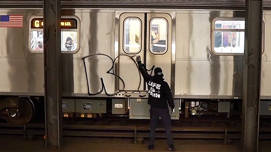 MIKE TOP DOGS: New York Graffiti