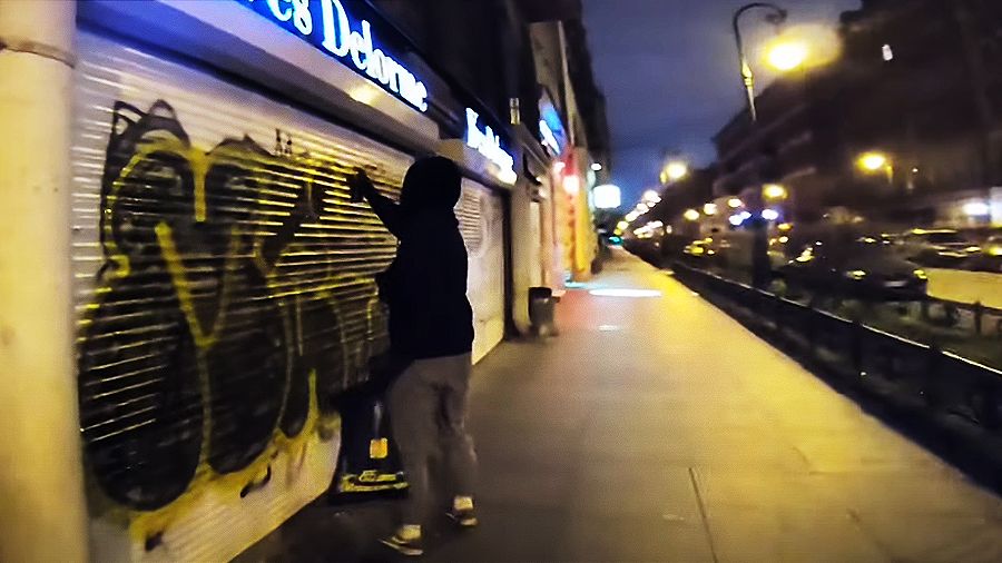 Night graffiti throw up bombing in the city